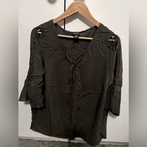 Women’s Torrid blouse size 1x. No holes or stains